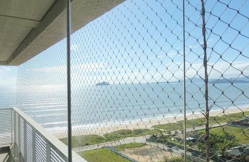 Itacolomi Apartment | Apto de alto padrão/luxo em home club pé na areia com vista mar.