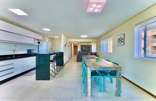 Itacolomi Apartment | Apto Frente Mar Bali Beach Home Club 3 Quartos Climatizados Cozinha Completa Sacada com Churrasqueira 2 Vagas de Garagem Piscina borda infinita Sauna Academia Cinema Quadra Salão de Jogos Pé na Areia 15min do Beto Carrero