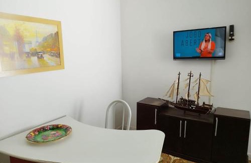 Centro de Vila Velha Apartment | Apto tipo Casa 10 com 2 quartos bem grande Praia da Costa Centro Ar Condicionado Internet Mobiliado Geladeira Fogao TV