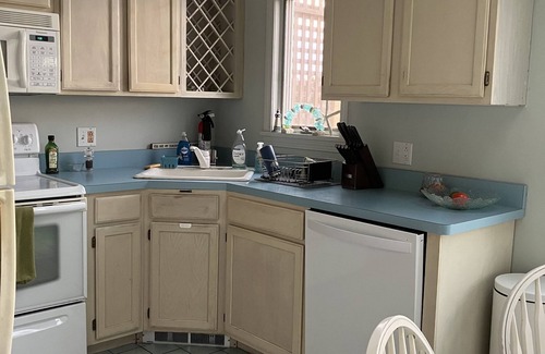 Aquinnah Condo | Aquinnah condo at cliffs, walk to beach!
