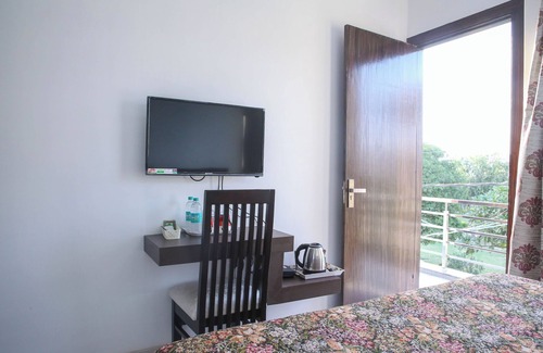 Taj Ganj Bed & Breakfast | Aradhana's Home Stay Deluxe Room with Balcony.