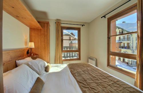 Arc-1950 Apartment | ARC 1950, Appartement 3 chambres Duplex Cheminée, 10 personnes