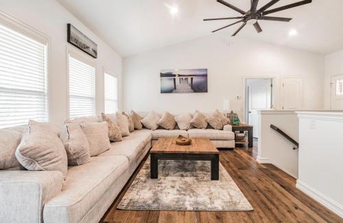 Lost Bridge Village House | Arcade Palace on the Lake