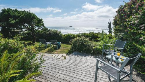 Arch Cape House | Arch Cape Escape by AvantStay Sensational Clift Top Home w Pacific Ocean Views