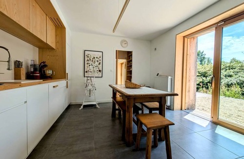 Les Genettes House | Architect-designed house: calm and nature combined