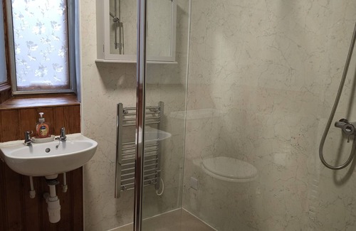 Kingussie House | Ardchoile - In the heart of the Highlands. Sleeps 10, hot tub.