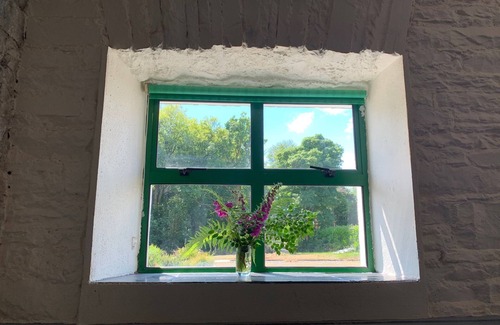 Ardnatrush Cottage | Ardnagashel Est No 1 - sleeps 4 guests in 2 bedrooms