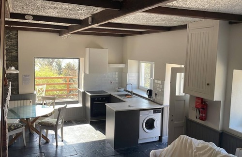 Ardnatrush Cottage | Ardnagashel Est No 7 - a two story that sleeps 4 guests in 2 bedrooms