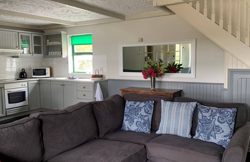 Ballylickey Cottage | Ardnagashel Est No 5 - a two story that sleeps 4 guests in 2 bedrooms