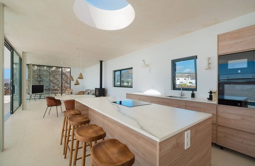 Tias Villa | Areté. Casa Fuego, con Increíble Terraza y Vistas Panorámicas al mar