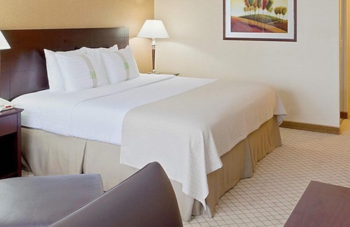 Town of Orangetown Hotel | Armoni Inn & Suites