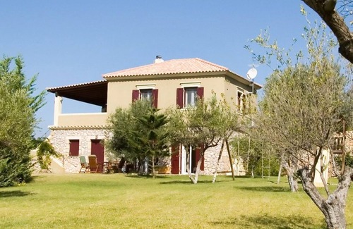 Minia Villa | Armorel Gold is a beautiful villa and studio in a fabulous location.