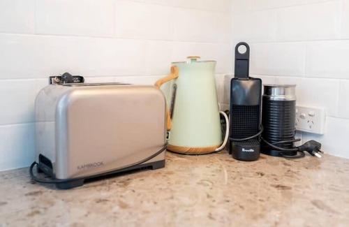 McCracken House | Aroha Cottage Pet friendly, Wifi