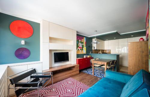 Ochota Apartment | Art&Colorful Apartment by BookingHost