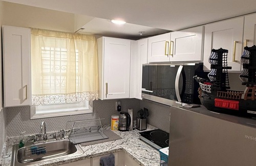 Lower Vailsburg Apartment | Art Gallery Home with 2-bedroom & dedicated Game-room.