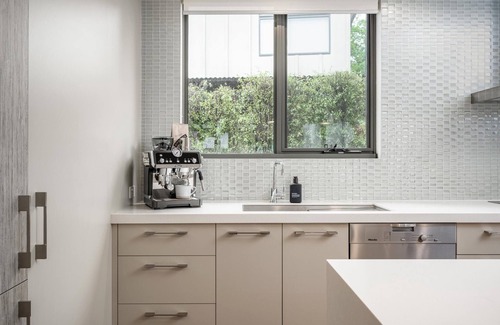 Bright House | Art House on Elm - The Art inspired Townhouse on Elm, featuring 3 bedrooms and 3 bathrooms
