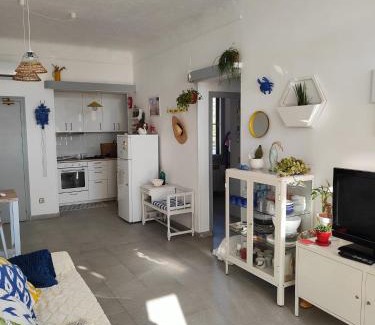 L'Eucaliptus Apartment | Arte y natura en la playa de Eucaliptus