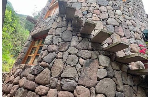 Urubamba Ski Chalet | Artistic country cottage in the Sacred Valley of Perun