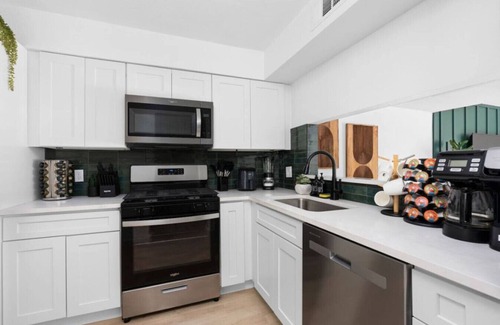 South Lamar Apartment | Artsy Pad by S Lamar/Soco wPatio
