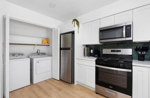 South Lamar Apartment | Artsy Pad by S Lamar/Soco wPatio