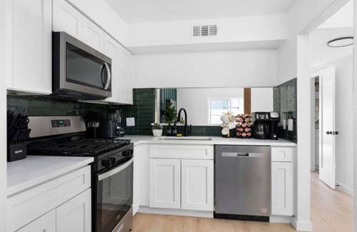 South Lamar Apartment | Artsy Pad by S Lamar/Soco wPatio