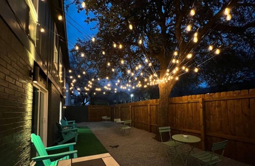 South Lamar Apartment | Artsy Pad by S Lamar/Soco wPatio