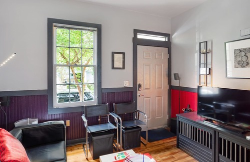 Beach Institute Cottage | Artsy & Pet Friendly in Historic District, Easy Parking by Lucky Savannah