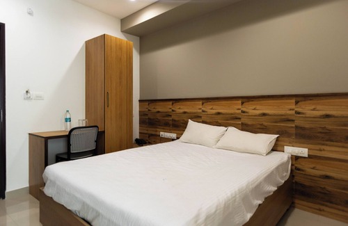 Maradu Hotel | Aryaas Residency Nettoor