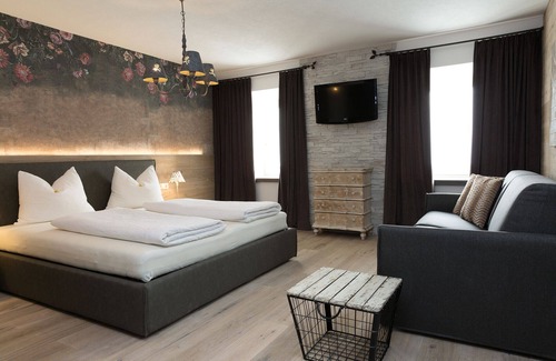 Taisten Other | As a guest, leave as a friend .