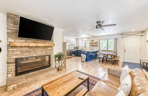 Shaver Lake Cabin | As seen on House Hunters Renovated cabin w/bocce & cornhole - walk to town/lake