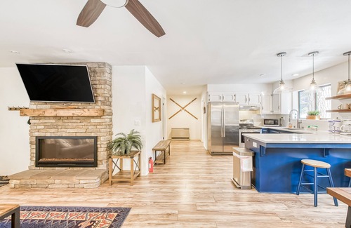 Shaver Lake Cabin | As seen on House Hunters Renovated cabin w/bocce & cornhole - walk to town/lake