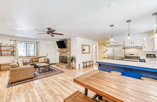 Shaver Lake Cabin | As seen on House Hunters Renovated cabin w/bocce & cornhole - walk to town/lake