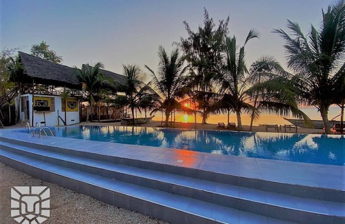 Fukuchani House | Asante Sana Beach Cottages - Deluxe Beachfront Cottage