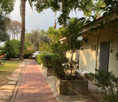 Ashdot Ya'akov Ihud Hotel | Ashdot Yaacov Ichud Kibbutz Country Lodging