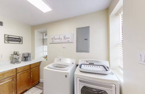 McAllen House | Ashraya - Charming 4-bedroom house with AC, WiFi in McAllen