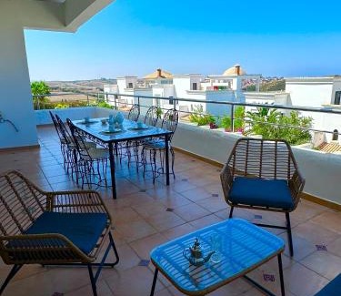 Asilah Apartment | Asilah Duplex----- Luxury living ---- Sea View ---- Access to 2 pools -----5 minutes From Thee Beach ---wifi - Ac----- Private Parking -------------------------------------Vida de Lujo ---- Vistas al mar ----- Acceso a 2 Piscinas -----a 5 minutos de playa