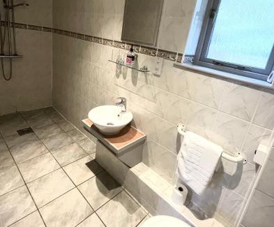 Pegsdon Ski Chalet | Aspen, Country Chalet located In Pegsdon