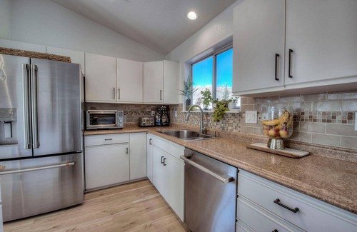 Corinthian Hills House | Aspen Forest Leaf Retreat w/Hot Tub - 3/3 Designer Home Minutes to Ski & Hikes!