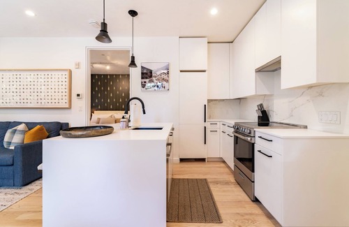 West End Condo | Aspen Hideaway by AvantStay | Walk to Aspen, Near Slopes + Pool & Hot Tub Access