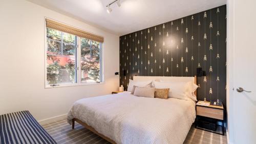 West End House | Aspen Hideaway by AvantStay Walk to Aspen Near Slopes Pool Hot Tub Access
