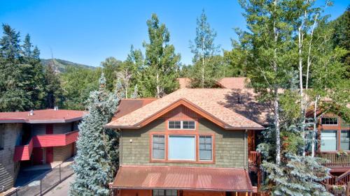 West End House | Aspen Hideaway by AvantStay Walk to Aspen Near Slopes Pool Hot Tub Access