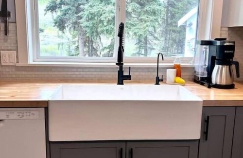 Thompson-Nicola Regional District Cabin | Aspen View Cottage on the Lake