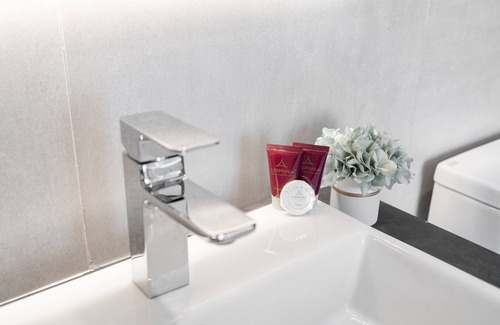 Bang Rak Hotel | Aspira Gems Center Silom