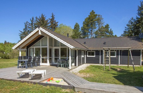 Hou House | "Åsta" - 1.7km from the sea by Interhome