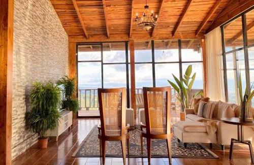 Bolivar House | Astonishing view at Poás Volcano slopes: Casa Lili