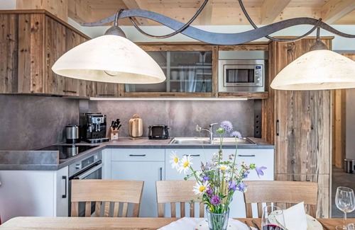 Heiligenblut House | Lovely apartment in villa for 6 guests with WIFI, TV, terrace and pets allowed