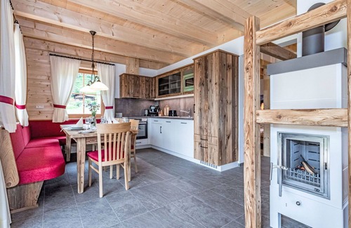 Heiligenblut House | Lovely apartment in villa for 6 guests with WIFI, TV, terrace and pets allowed