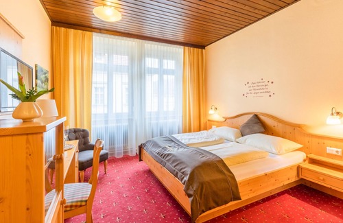 Kirchschlag in der Buckligen Welt Hotel | Post Hönigwirt