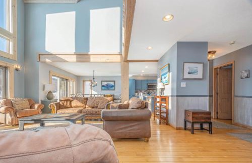 McHenry House | At Lakes Edge