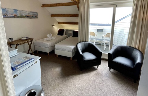 Oudeschild Hotel | At Sea